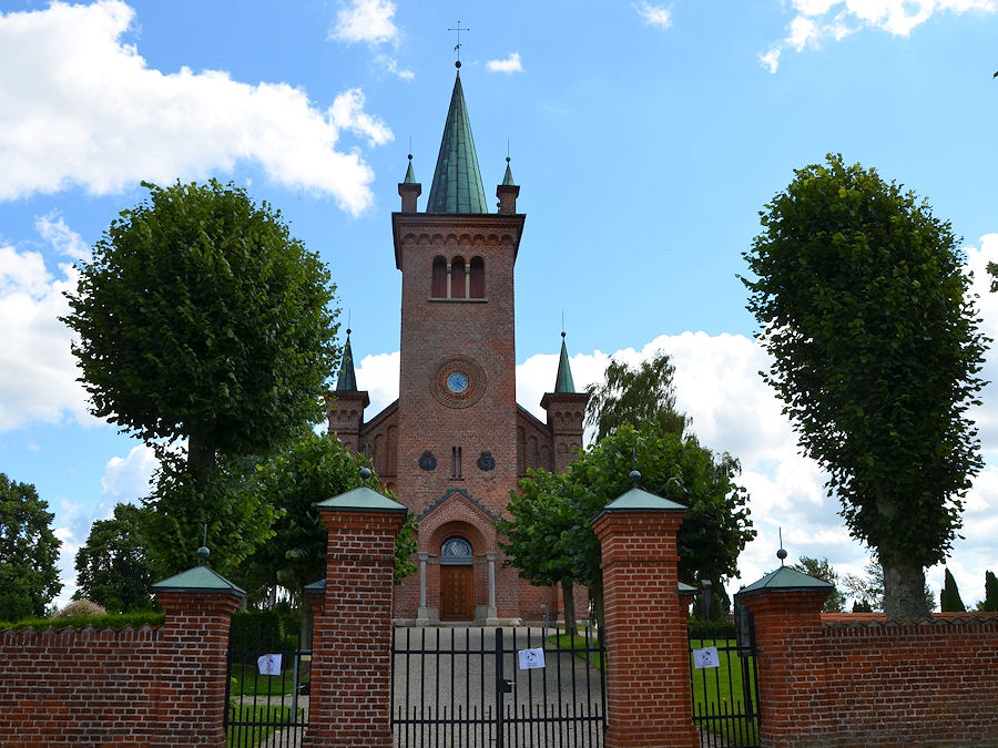 Ugerl�se Kirke, Holb�k Provsti. All � copyright Jens Kinkel