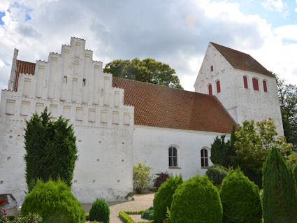 Undl�se Kirke, Holb�k Provsti. All � copyright Jens Kinkel