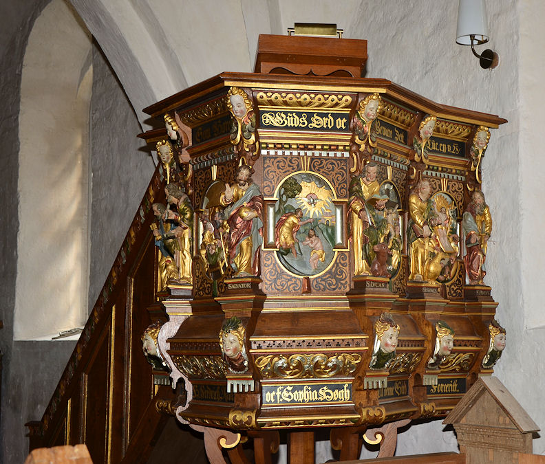 Undl�se Kirke, Holb�k Provsti. All � copyright Jens Kinkel