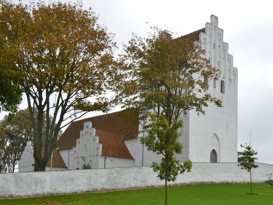 F�llenslev Kirke, Kalundborg Provsti. All � copyright Jens Kinkel