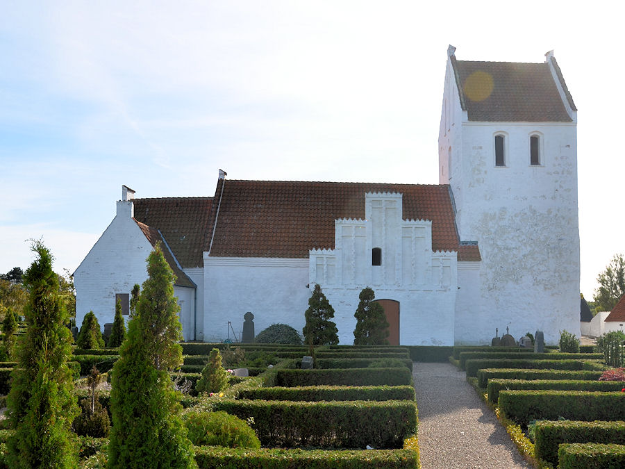 R�sn�s Kirke, Kalundborg Provsti. All � copyright Jens Kinkel