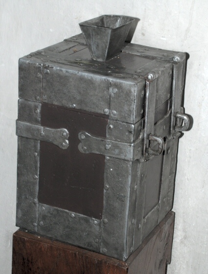 Faxe Kirke, Tryggev�lde Provsti