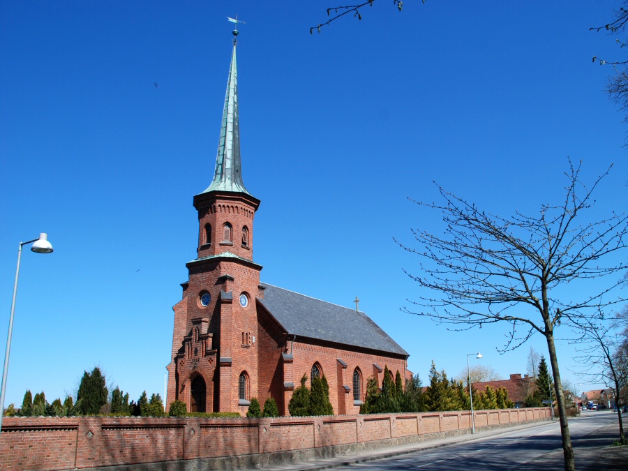 Hylleholt Kirke, Tryggev�lde Provsti