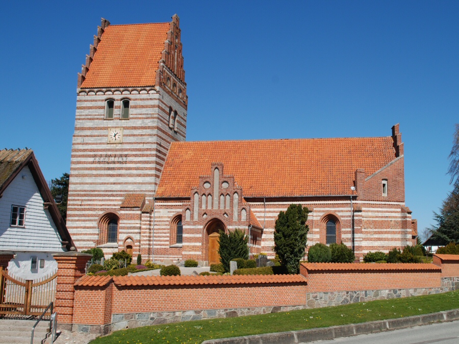 Roholte Kirke, Tryggev�lde Provsti