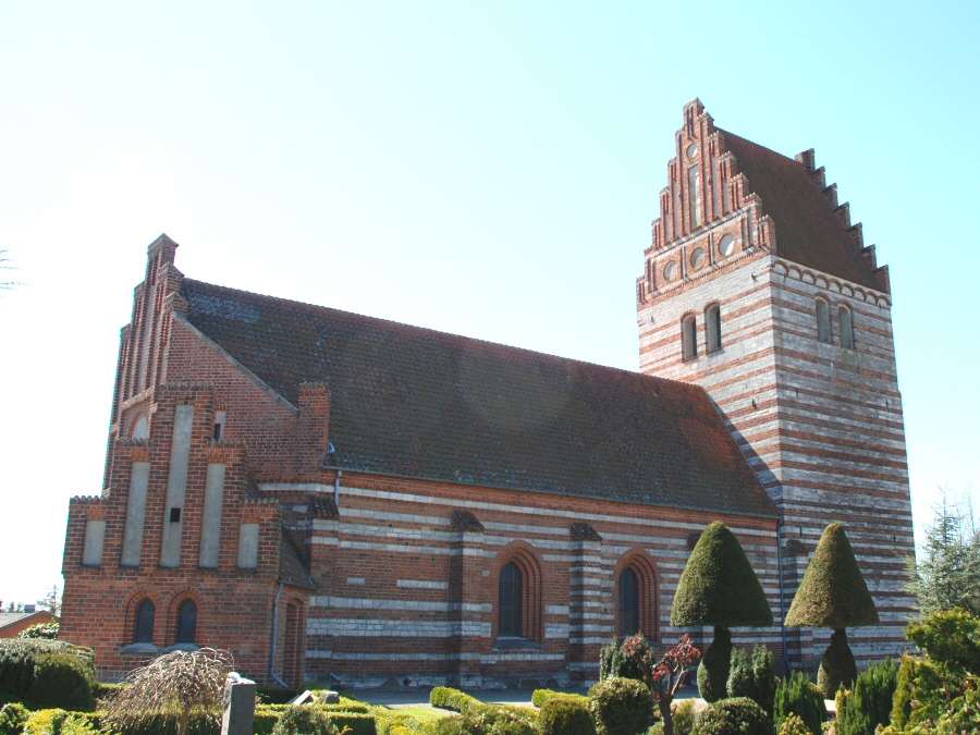 Roholte Kirke, Tryggev�lde Provsti