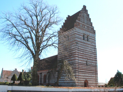 Roholte Kirke, Tryggev�lde Provsti
