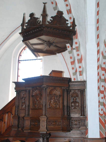 Roholte Kirke, Tryggev�lde Provsti