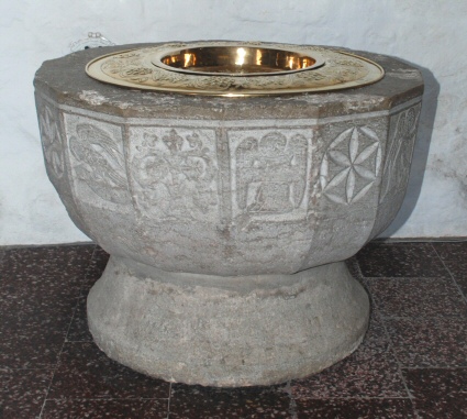 Roholte Kirke, Tryggev�lde Provsti