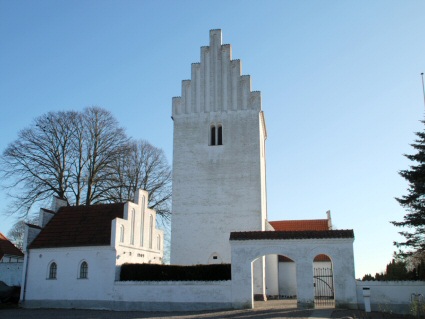 Teestrup Kirke, Tryggev�lde Provsti